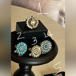 2: Beautiful turquoise coloured stones, floral design ring.